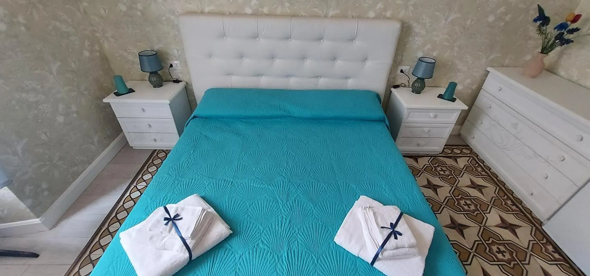 Essential Guest Room Cagliari Italy
