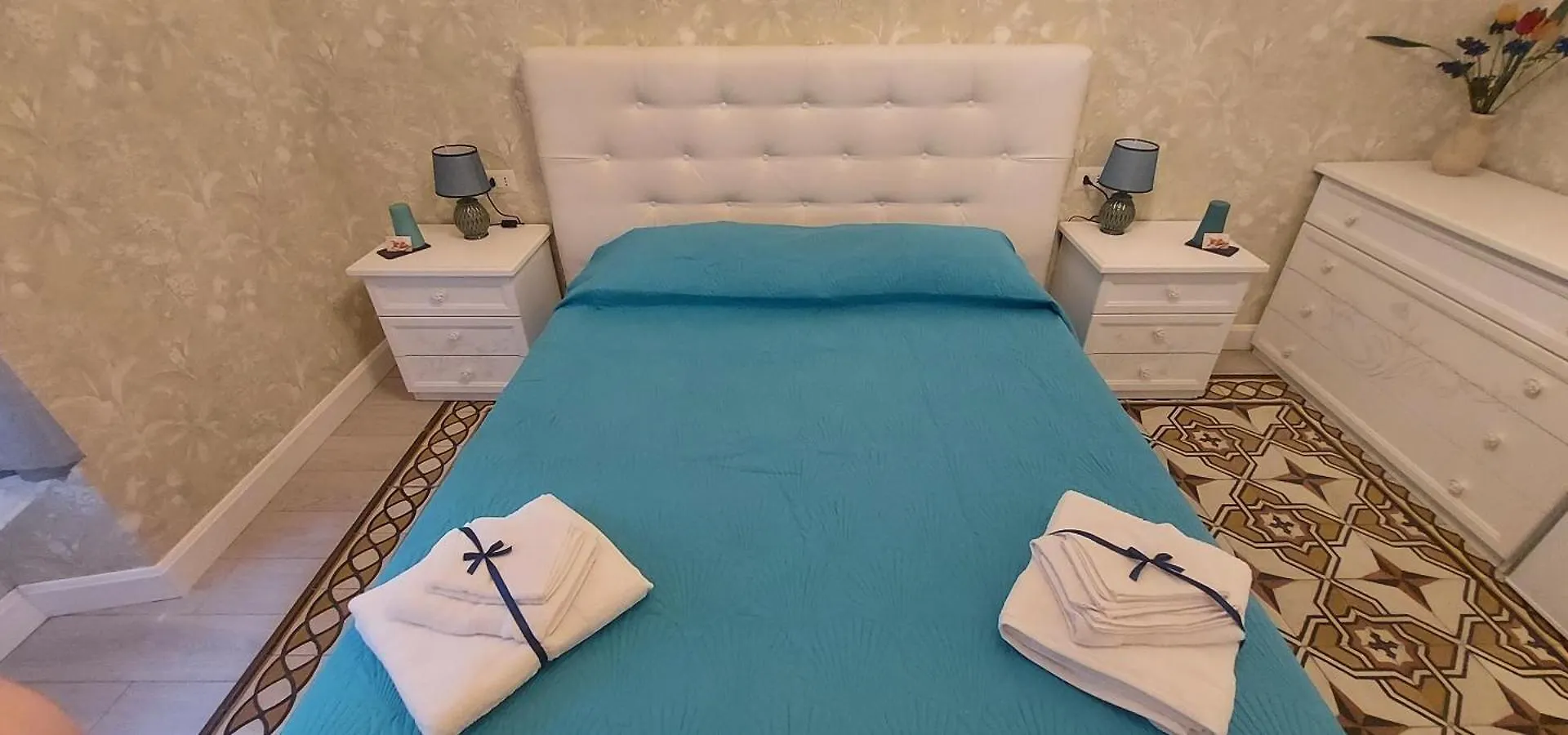Essential Guest Room Cagliari Bed & Breakfast